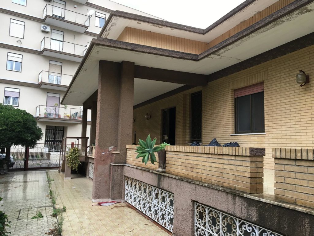 Villa in Vendita Zona Sferracavallo, foto 1 di 24